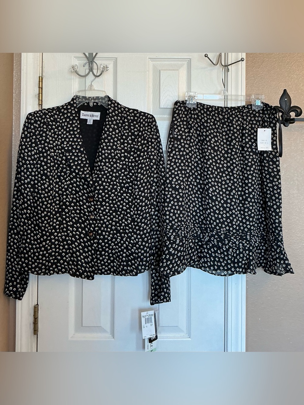 Danny & Nicole black patterned long sleeve blazer & ruffle hem skirt size 8P NWT - Picture 11 of 11